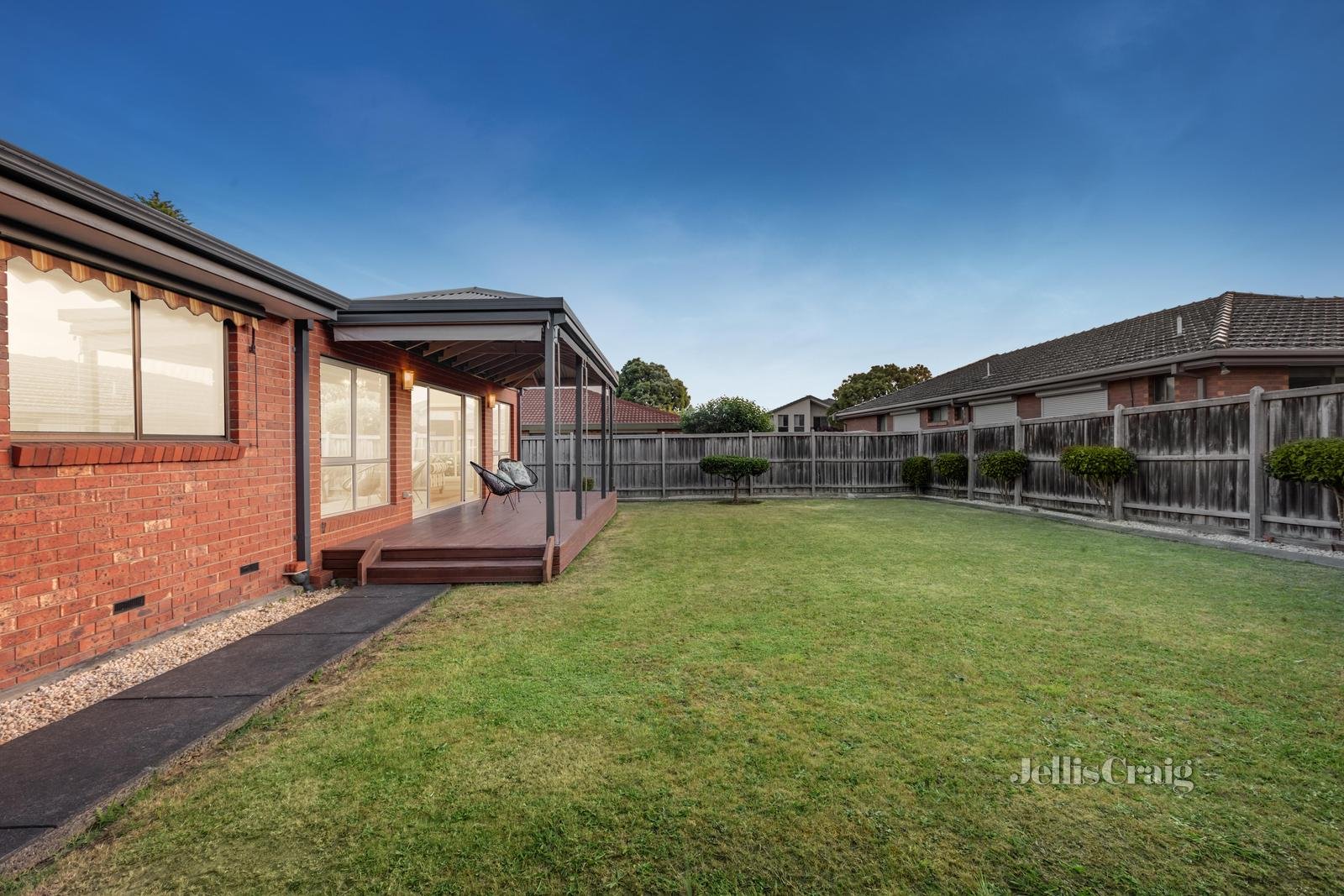 3 Whalley Drive, Wheelers Hill image 18