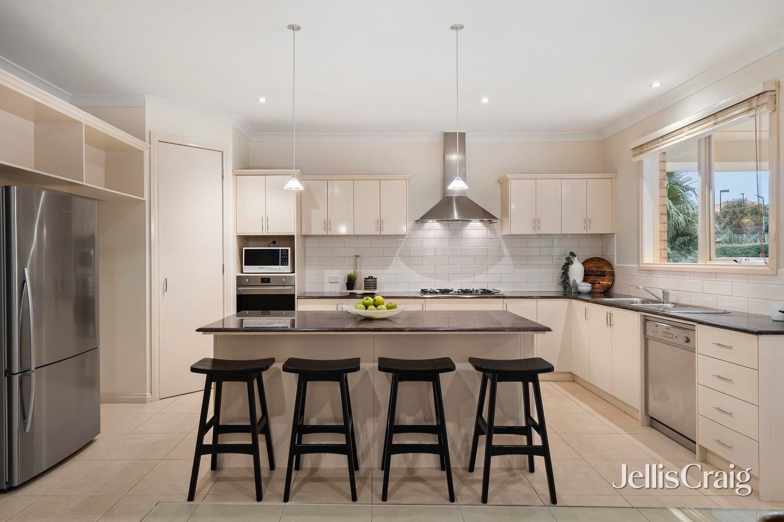 3 Winifred Court, Templestowe image 4