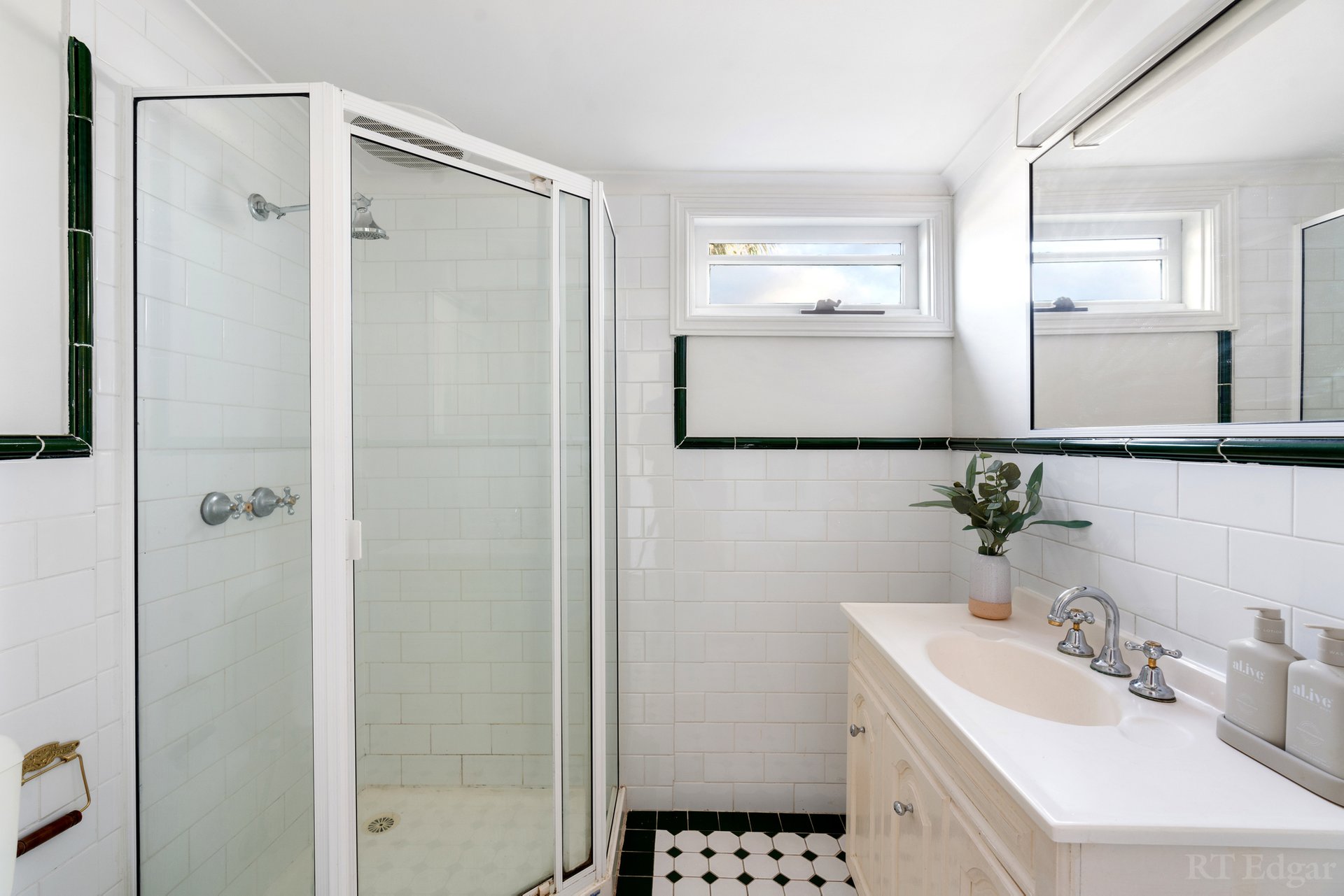 Property Gallery Thumbnail 15
