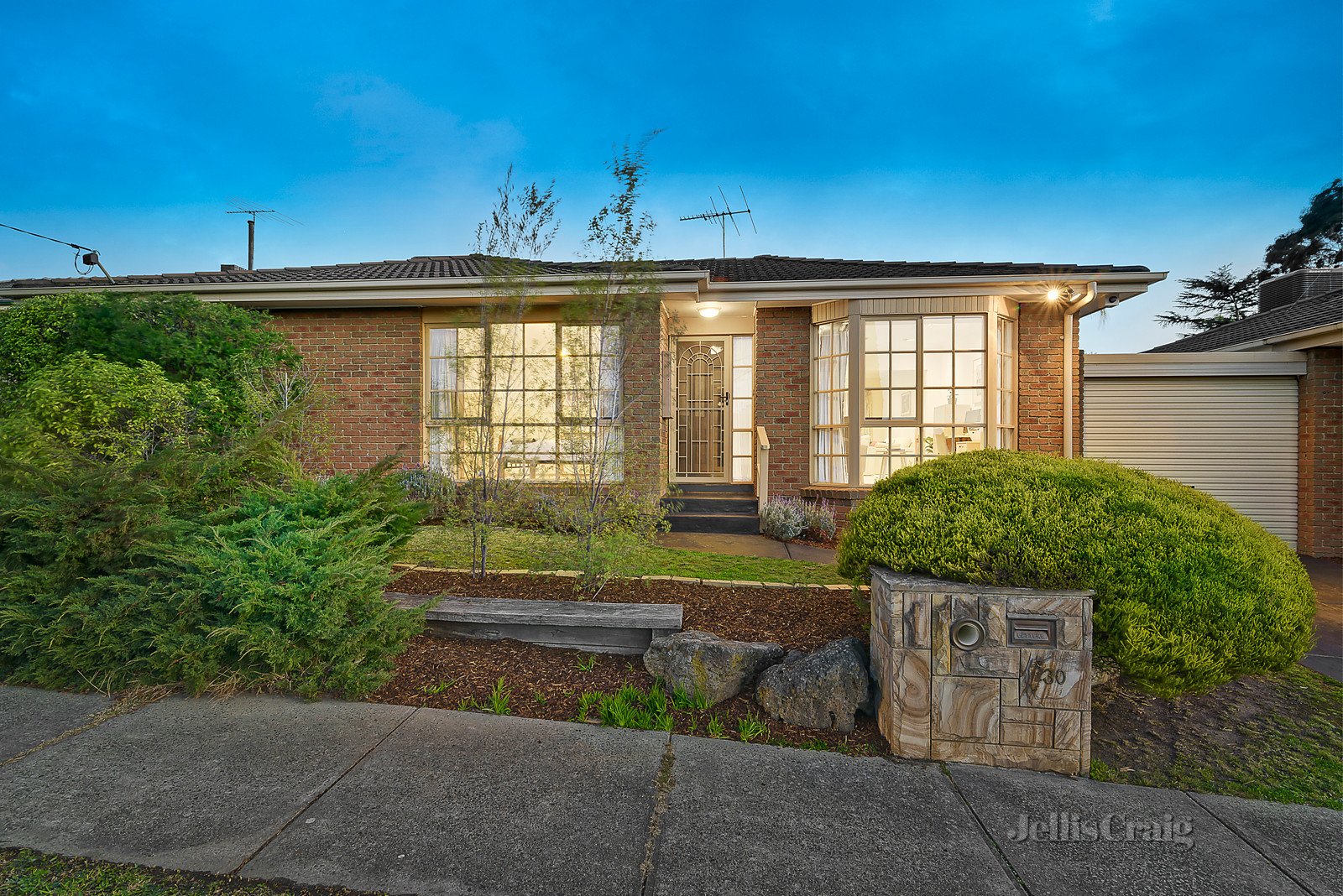 30 Ascot Street, Doncaster East image 1