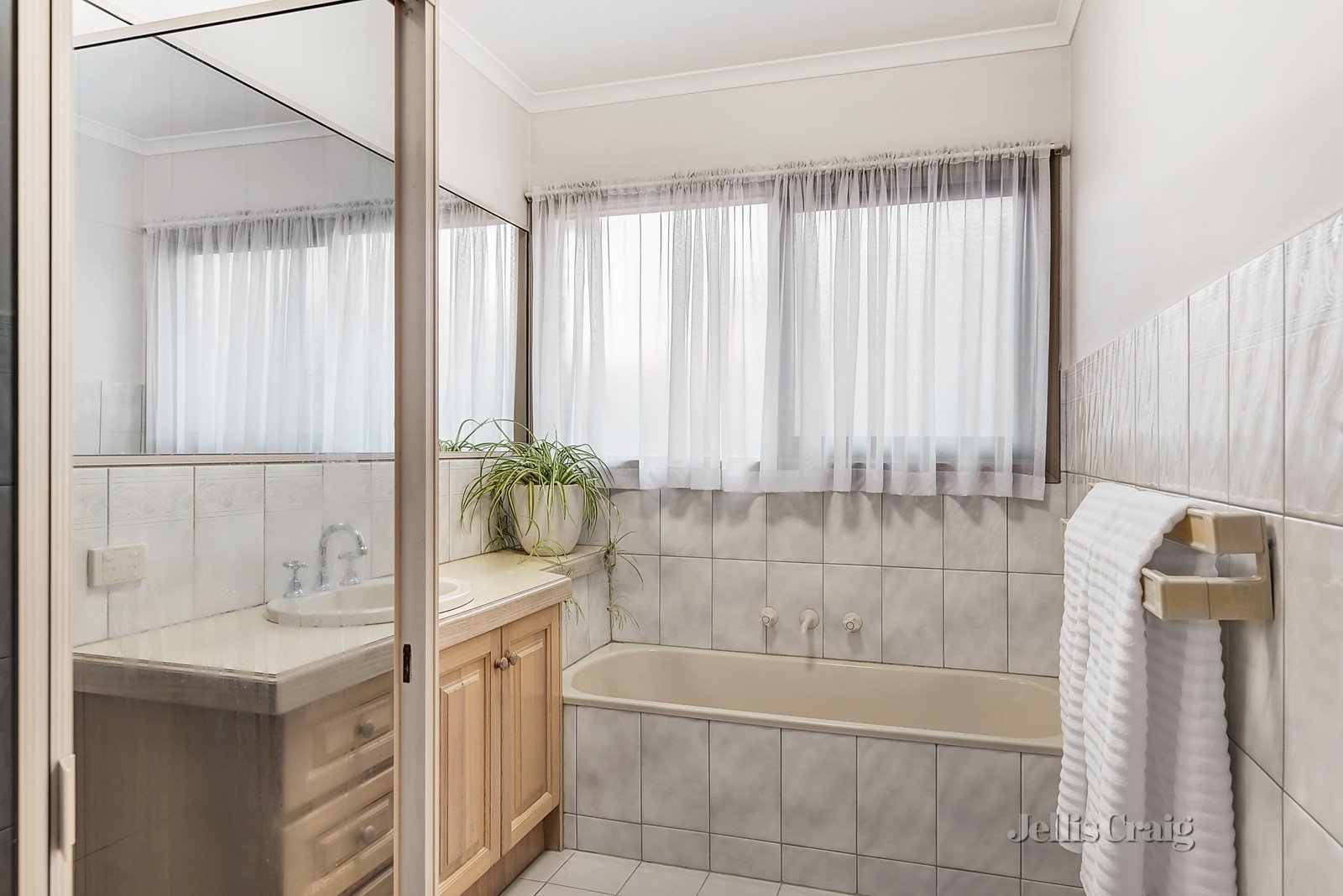 30 Ascot Street, Doncaster East image 7