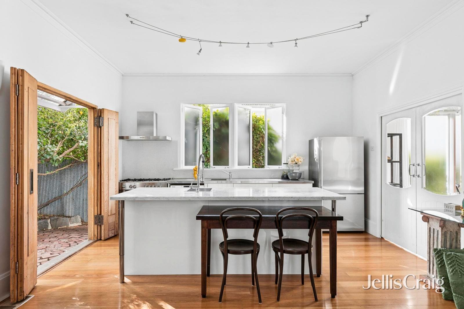 30 Bourke Crescent, Geelong image 2