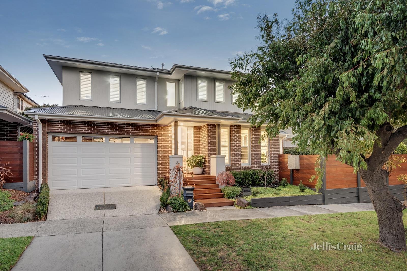 30 Bundoran Parade, Mont Albert North image 1