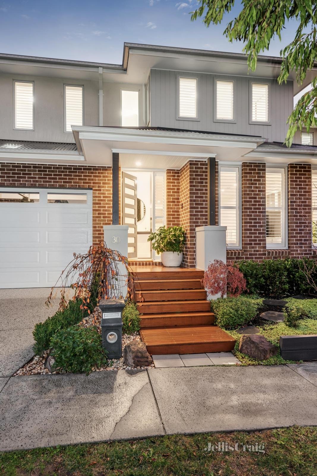 30 Bundoran Parade, Mont Albert North image 2