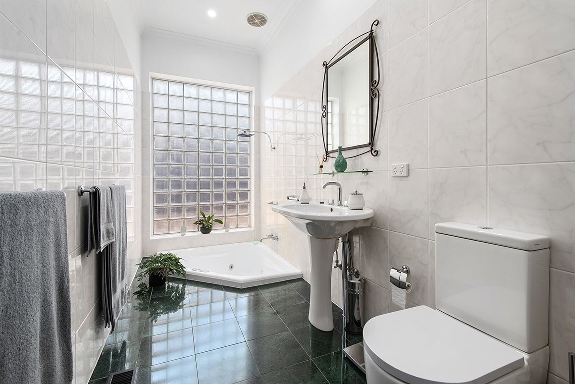 30 Byrne Avenue, Elwood image 13