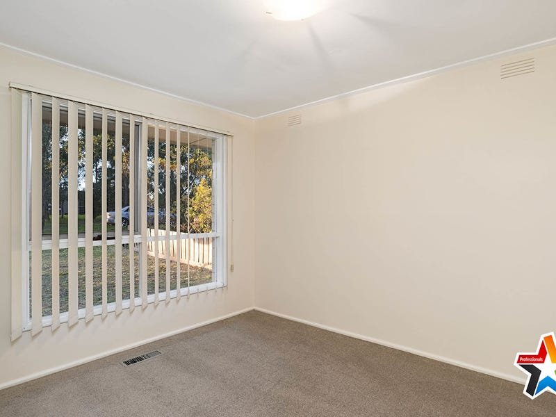 30 Cambridge Road, Mooroolbark image 8