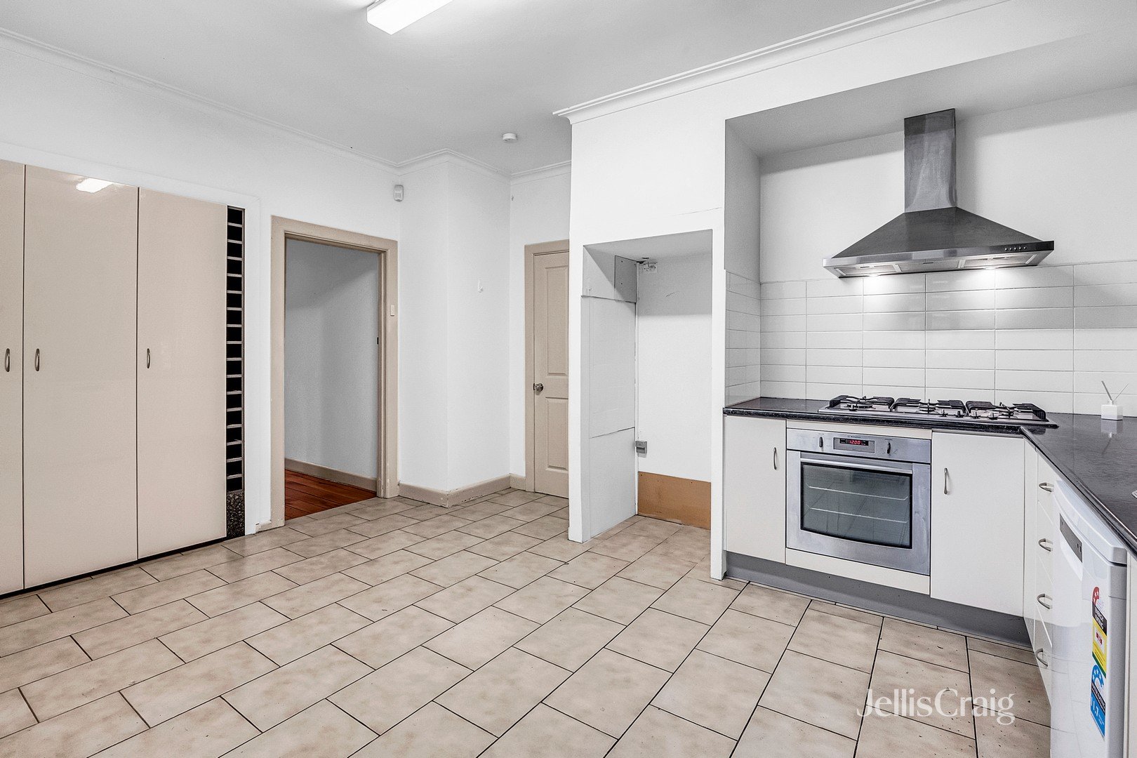 30 Carrington Street, Pascoe Vale South image 6