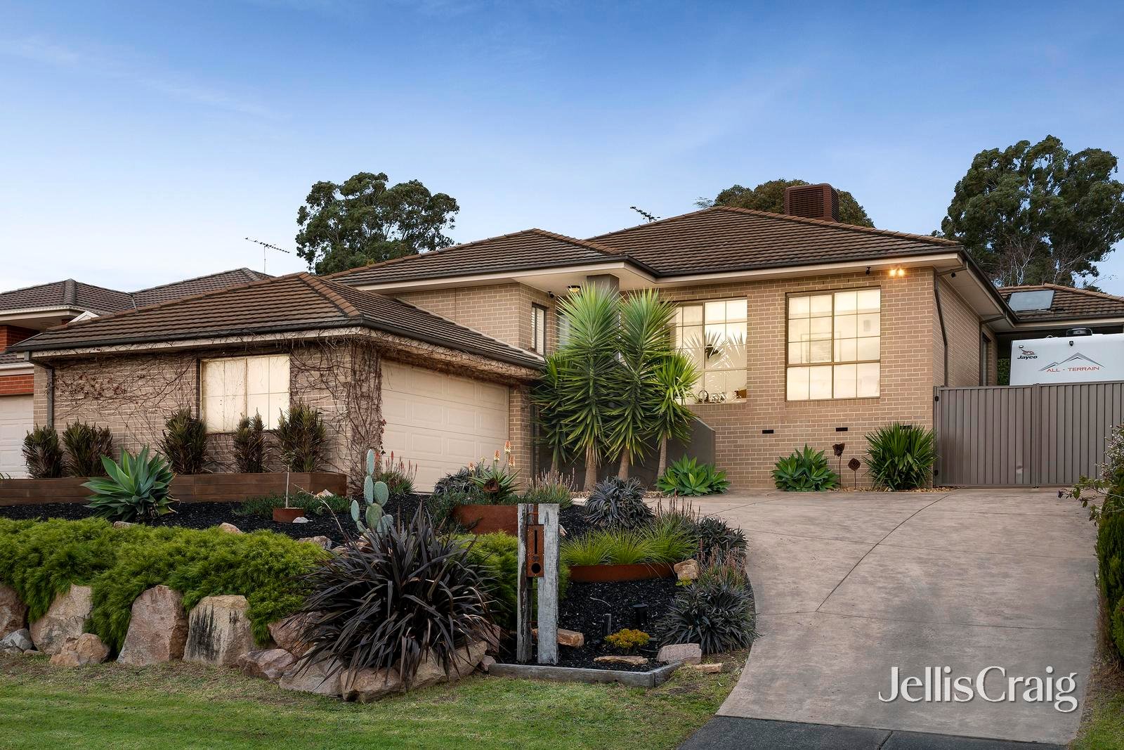 30 Clearwater Drive, Lilydale image 1