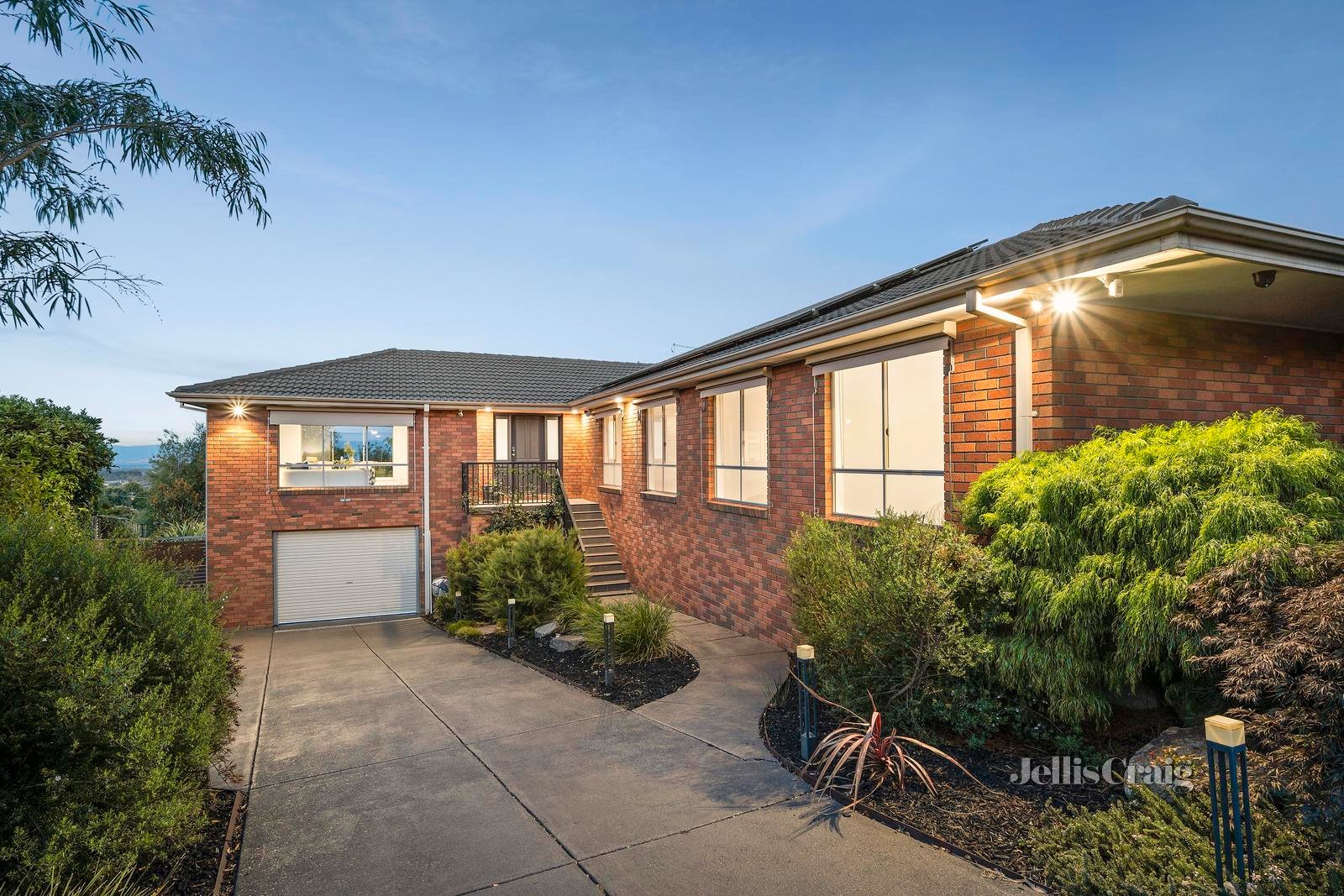 30 Crown Point Ridge, Chirnside Park image 1