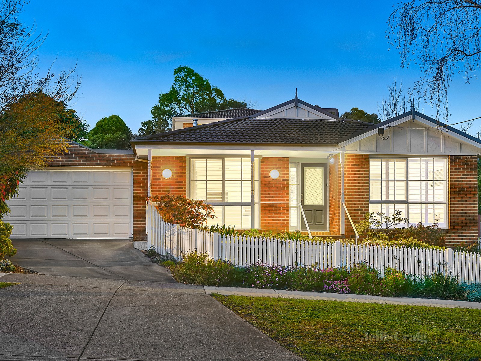 30 Douglas Avenue, Box Hill South image 1