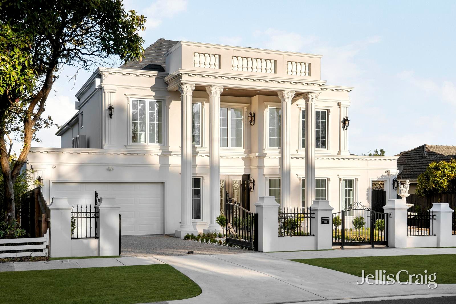 30 Doynton Parade, Mount&nbsp;Waverley image 1