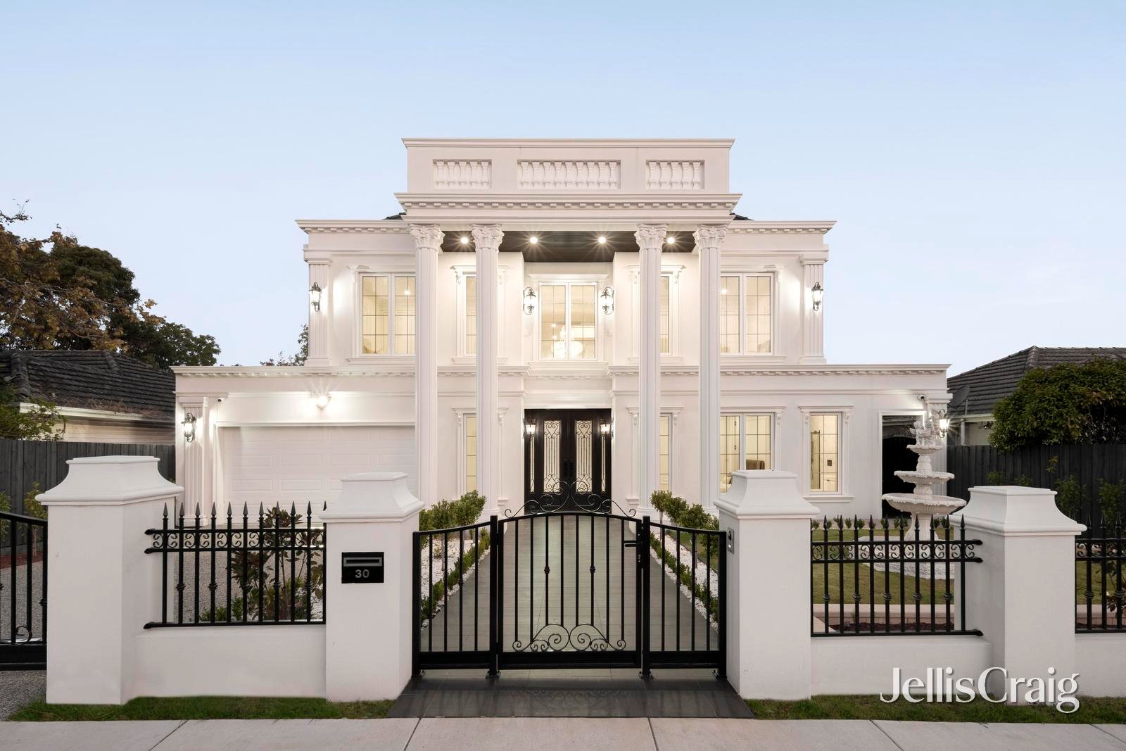 30 Doynton Parade, Mount&nbsp;Waverley image 2