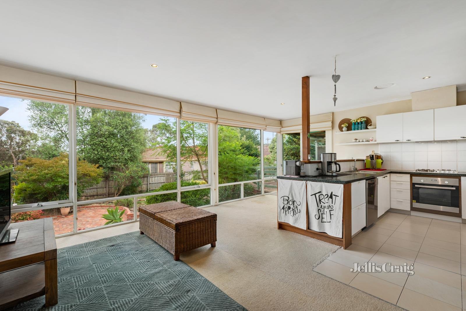 30 Driftwood Drive, Glen Waverley image 3