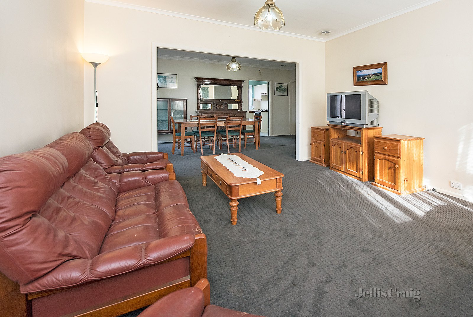 30 Fernside Avenue, Briar Hill image 3