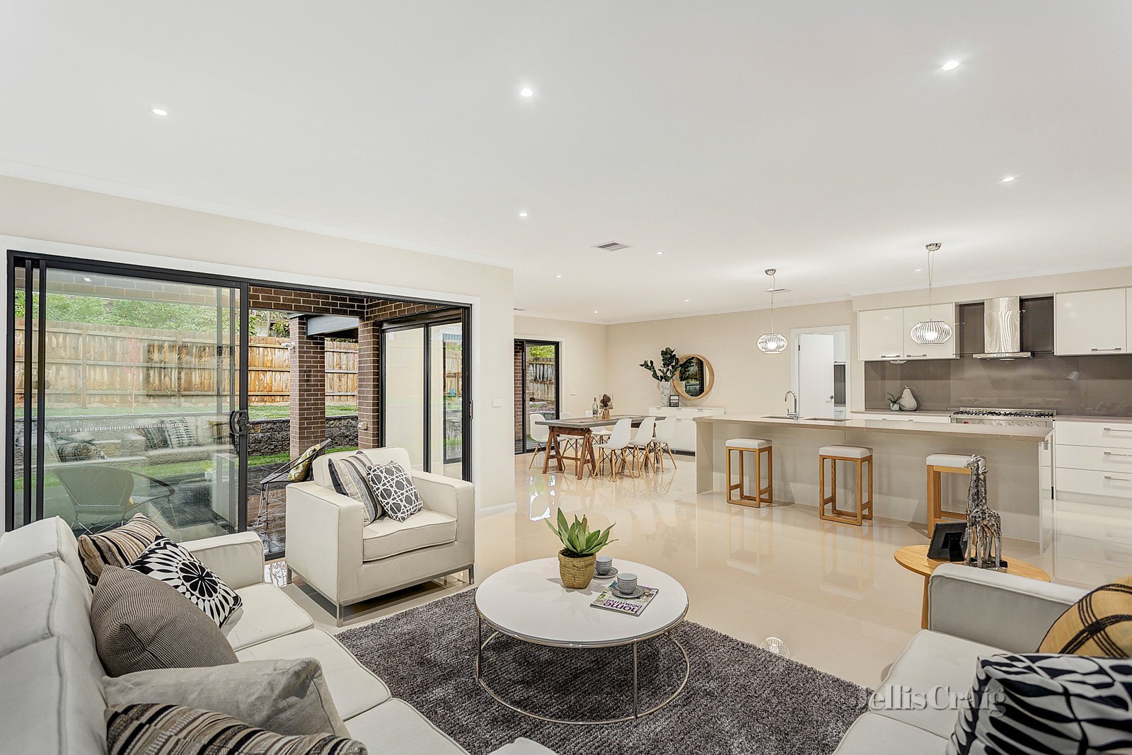 30 Golden Grove, Glen Waverley image 2