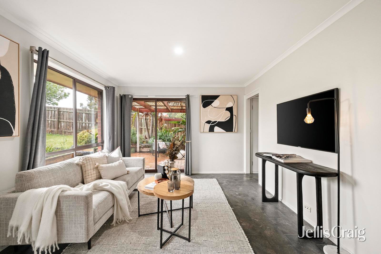 30 Greenslopes Drive, Mooroolbark image 2