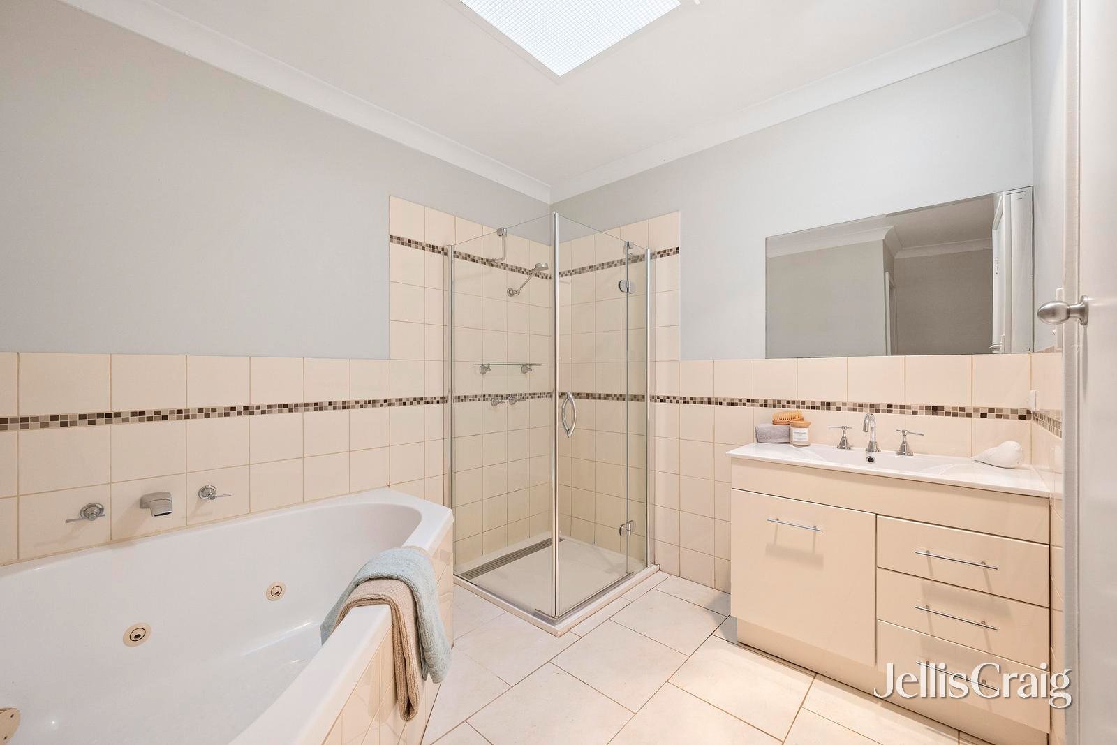 30 Greenslopes Drive, Mooroolbark image 10