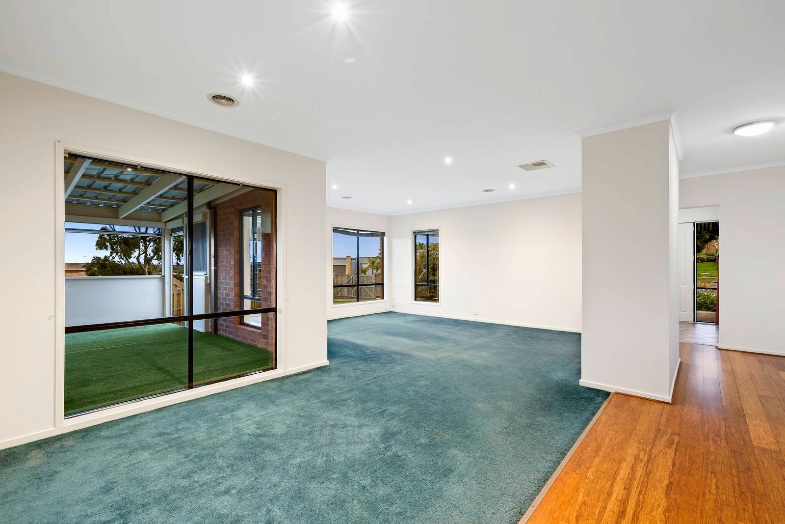 Property Gallery Thumbnail 8