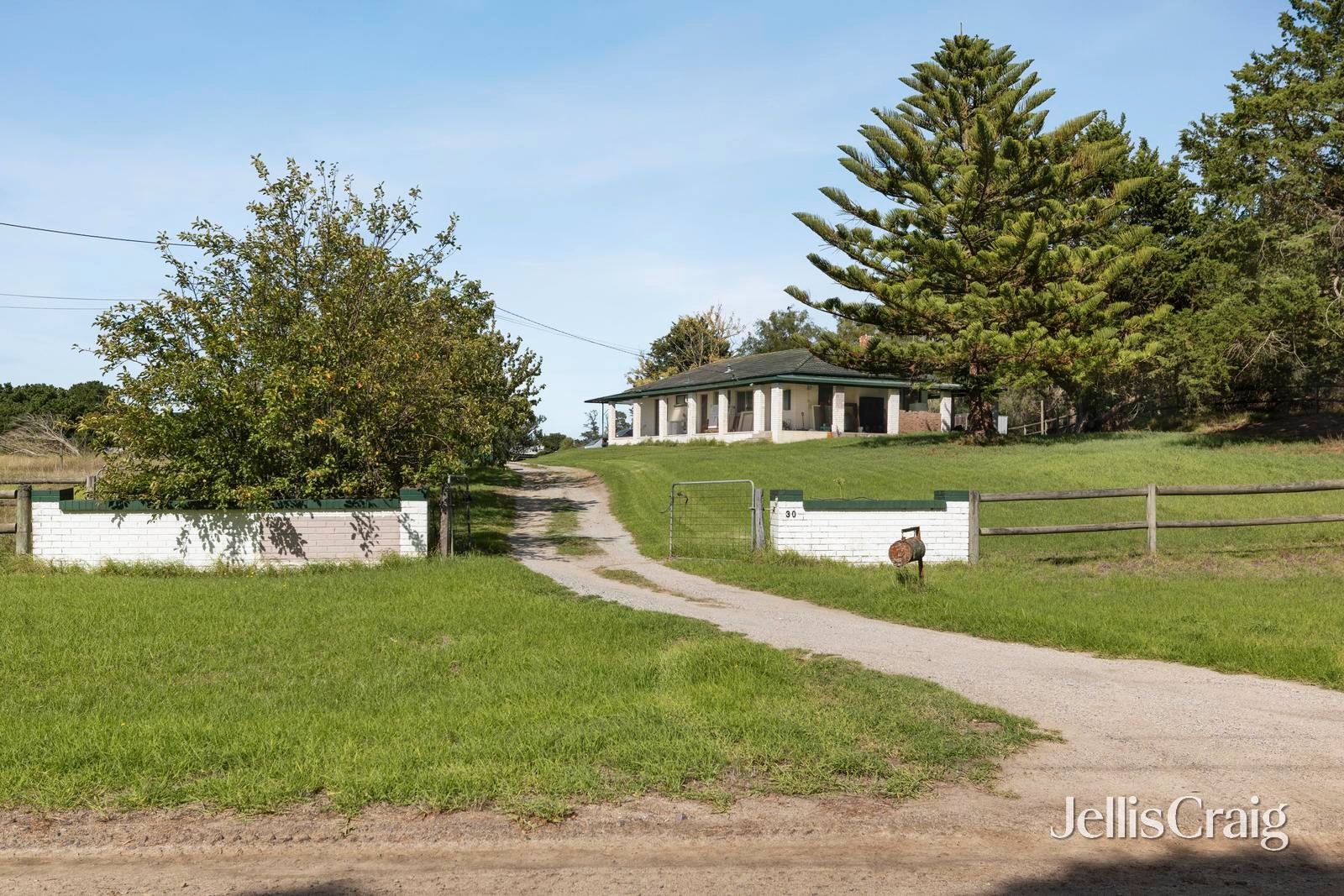 30 Highview Road, Skye image 1