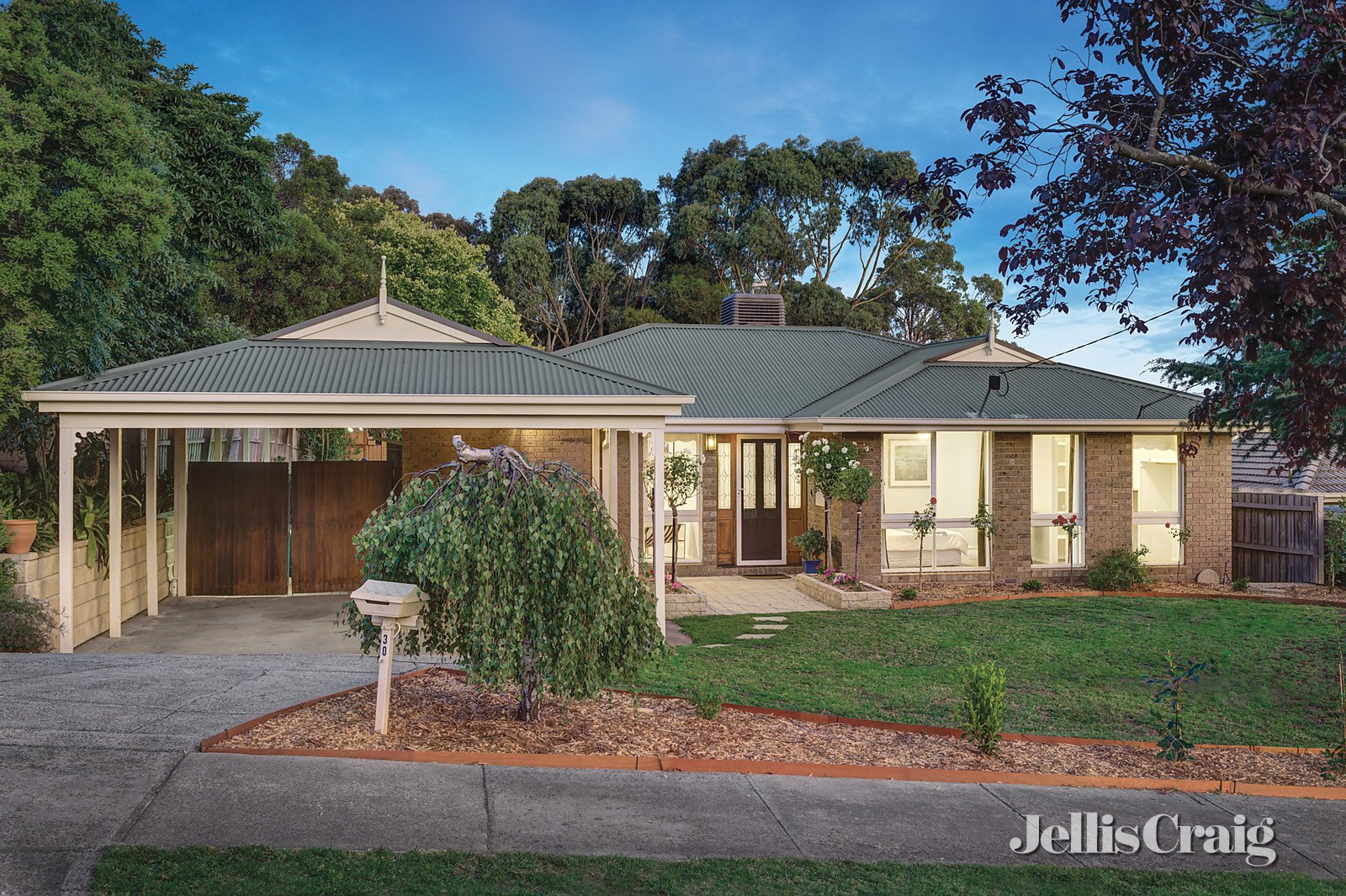 30 Holyrood Crescent, Ringwood image 1