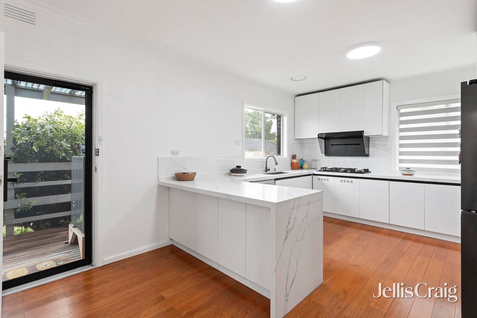 30 Leeds Street, Doncaster East image 4