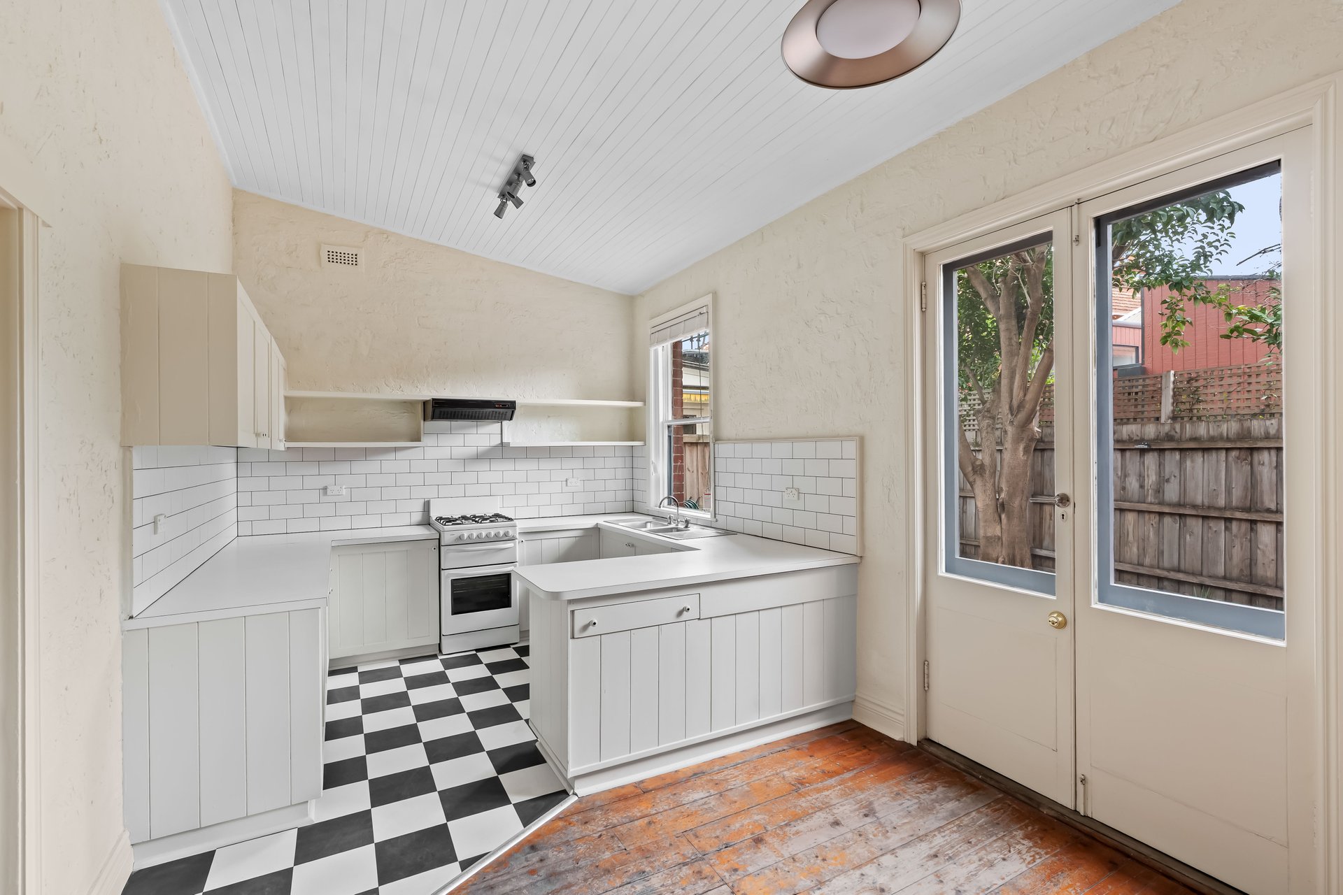 30 Longmore St, St&nbsp;Kilda&nbsp;West image 2