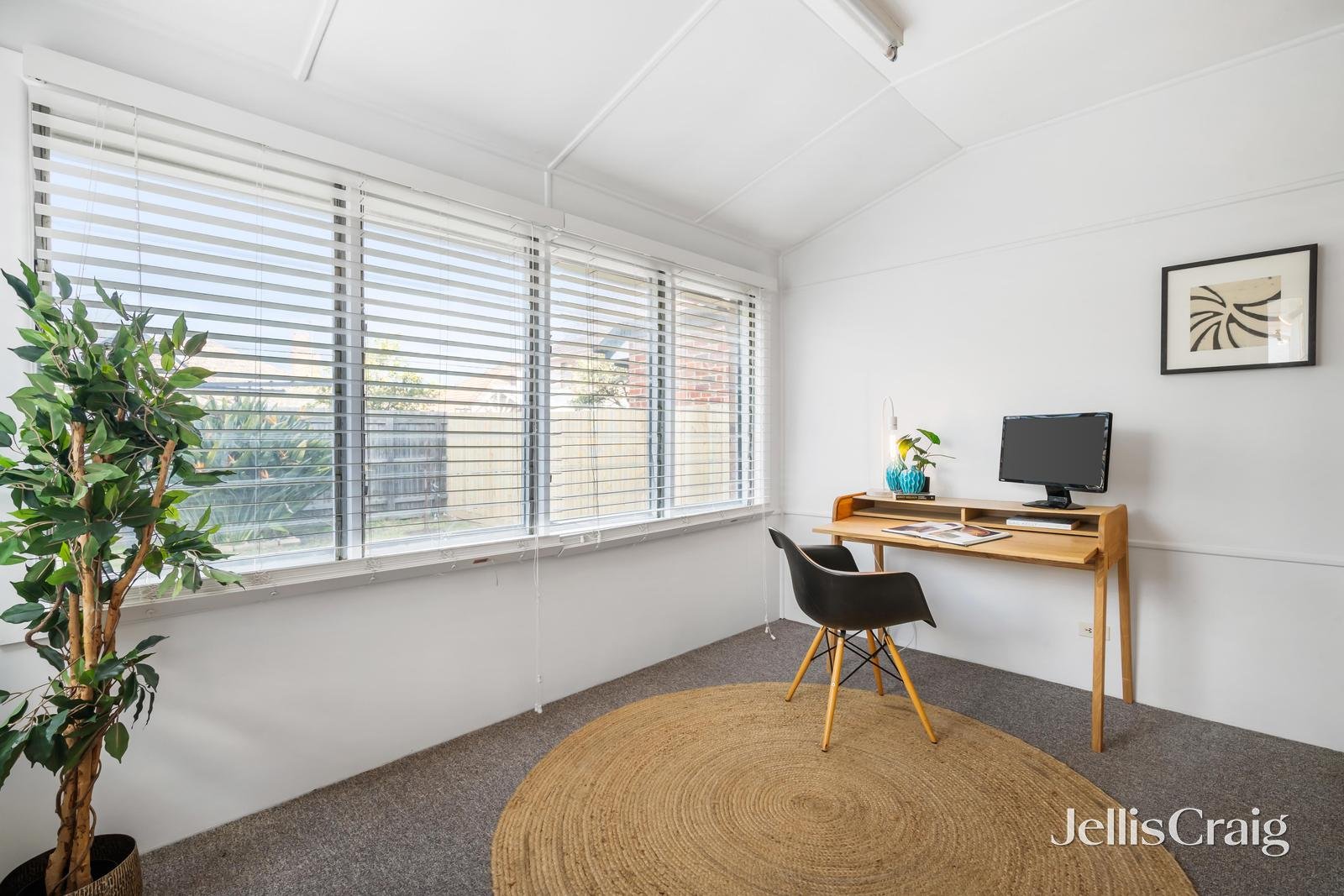 30 Lysbeth Street, Mckinnon image 9