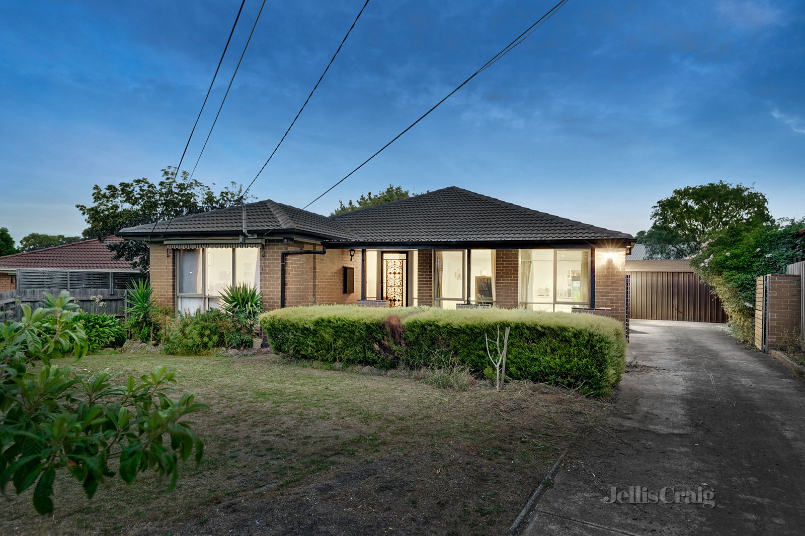 30 Ninevah Crescent, Wheelers Hill image 3