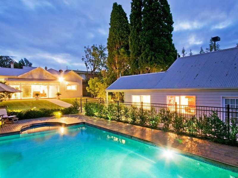 30 Retreat Road, Newtown image 2