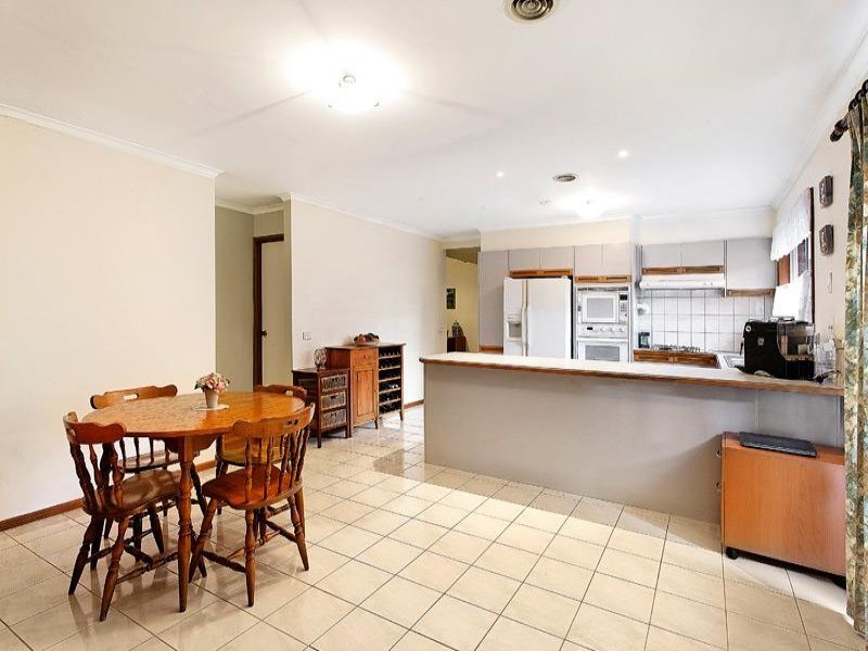 30 Roberts Avenue, Box Hill South image 6