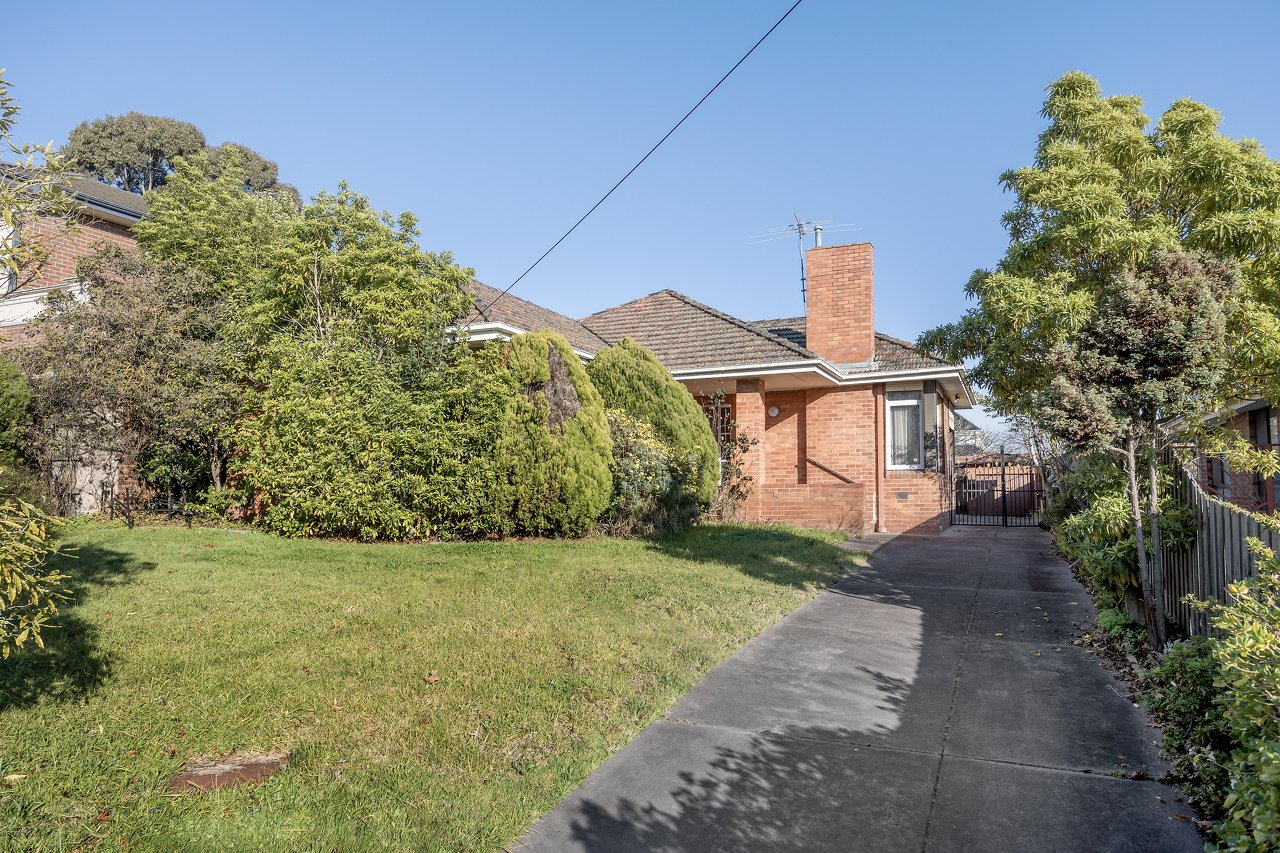 30 Sevenoaks Street, Balwyn image 1