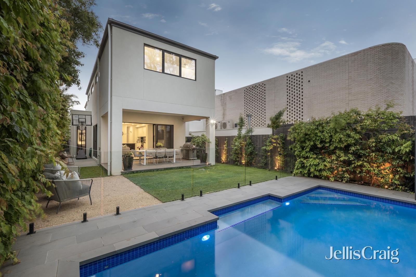 30 Shaftesbury Avenue, Malvern image 6