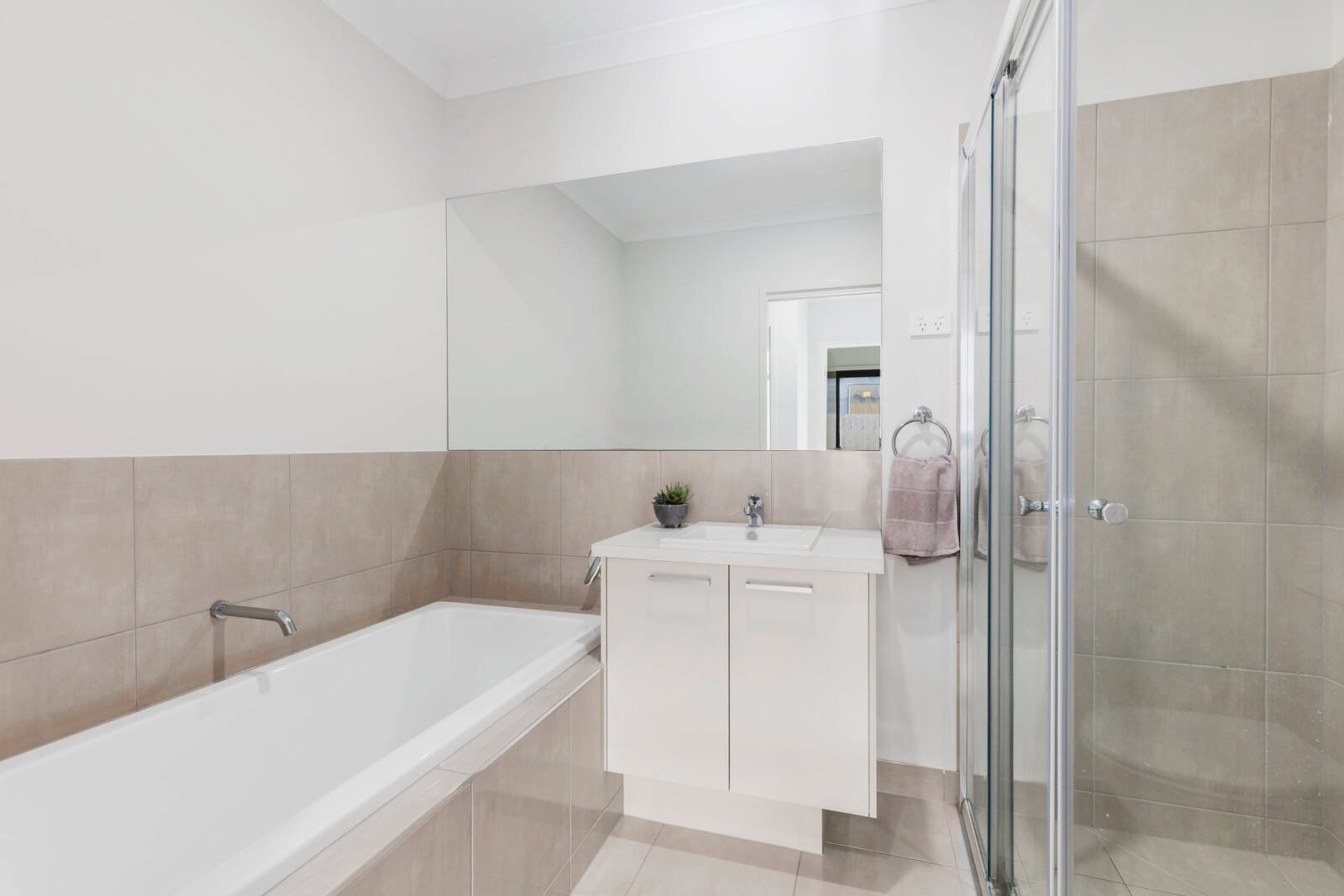 Property Gallery Thumbnail 10