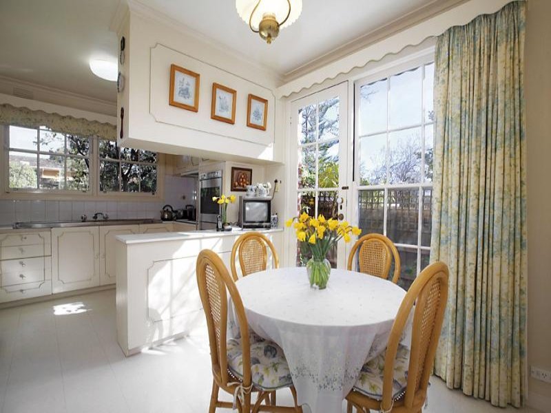 30 Stroma Avenue, Balwyn North image 4
