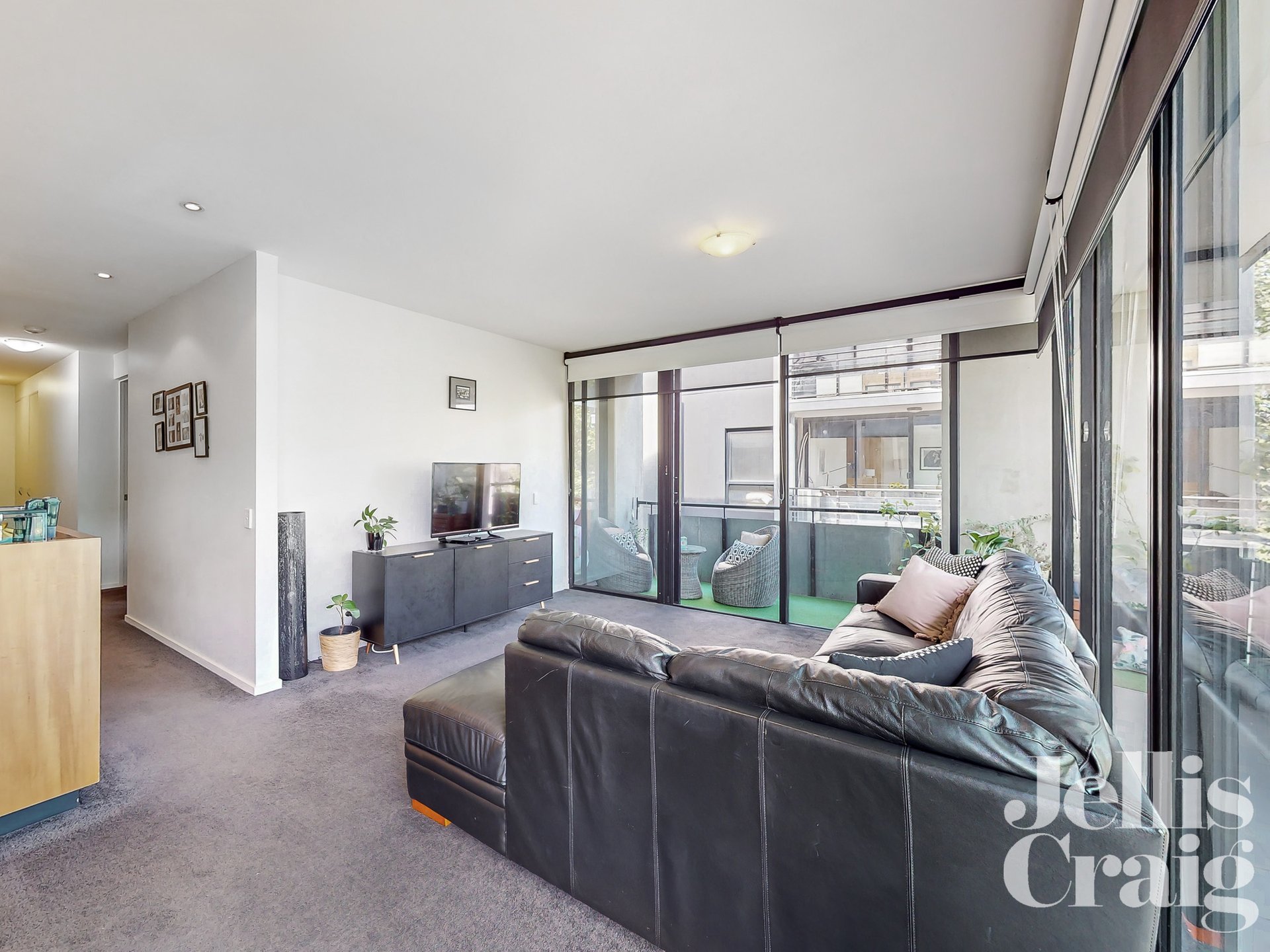 30/1 Domville Avenue, Hawthorn image 2