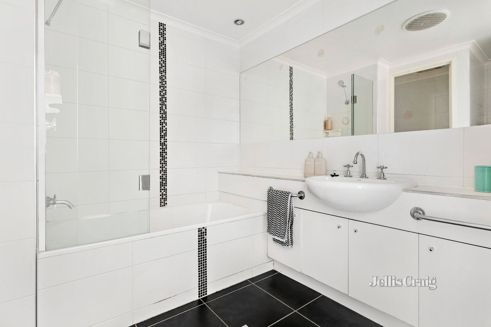 30/106 Southbank Boulevard, Southbank image 7