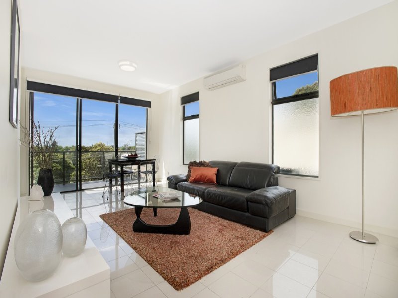 301/1136 Whitehorse Road, Box Hill image 1