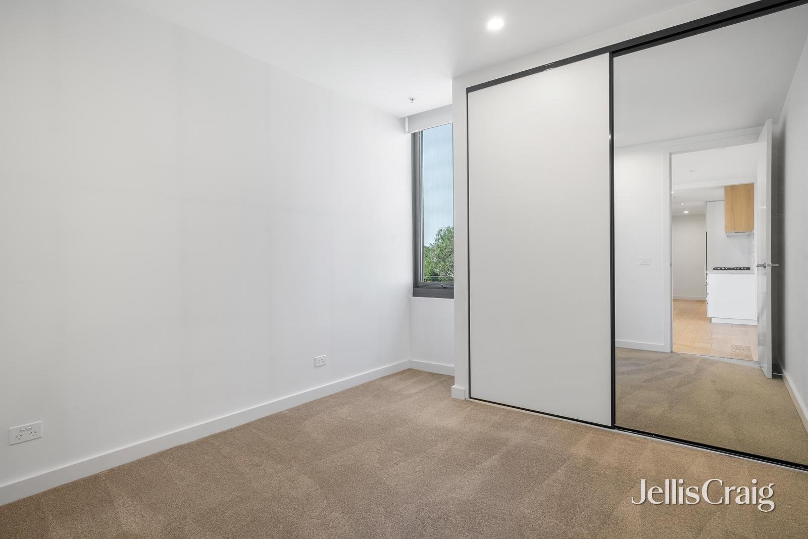 301/12 Queen Street, Blackburn image 4