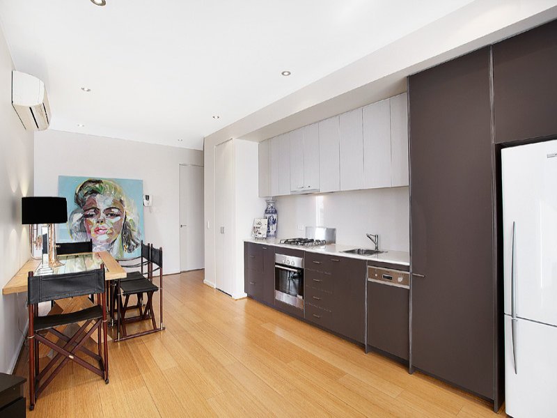 301/122 Ormond Road, Elwood image 2