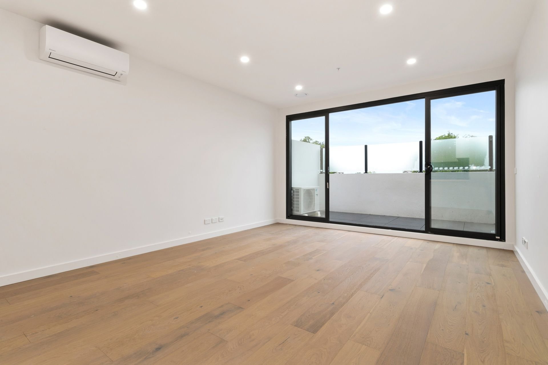 301/14-16 Springfield Avenue, Croydon image 3
