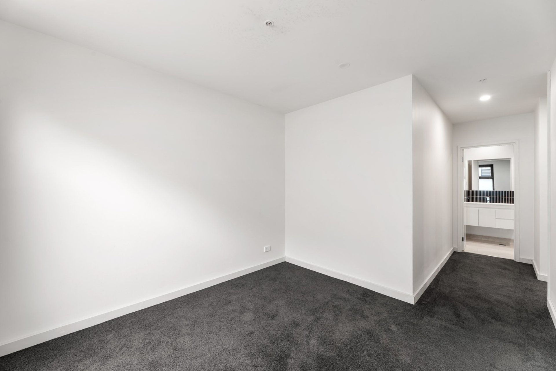 301/14-16 Springfield Avenue, Croydon image 4