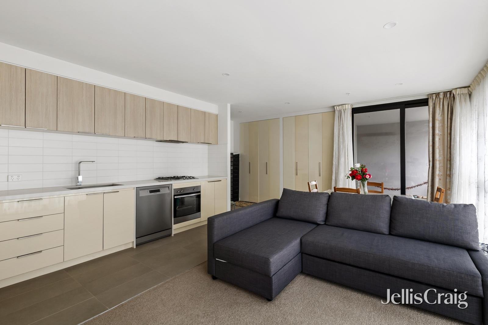 301/17 Poplar Street, Box&nbsp;Hill image 2