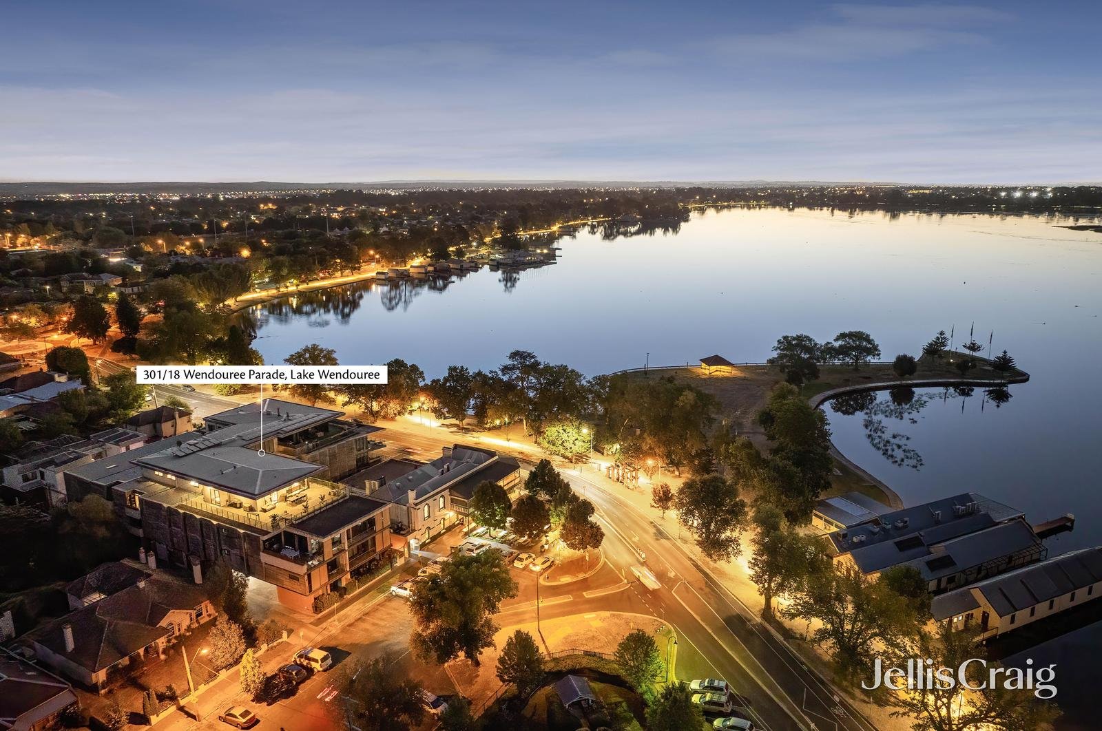 301/18 Wendouree Parade, Lake Wendouree image 2