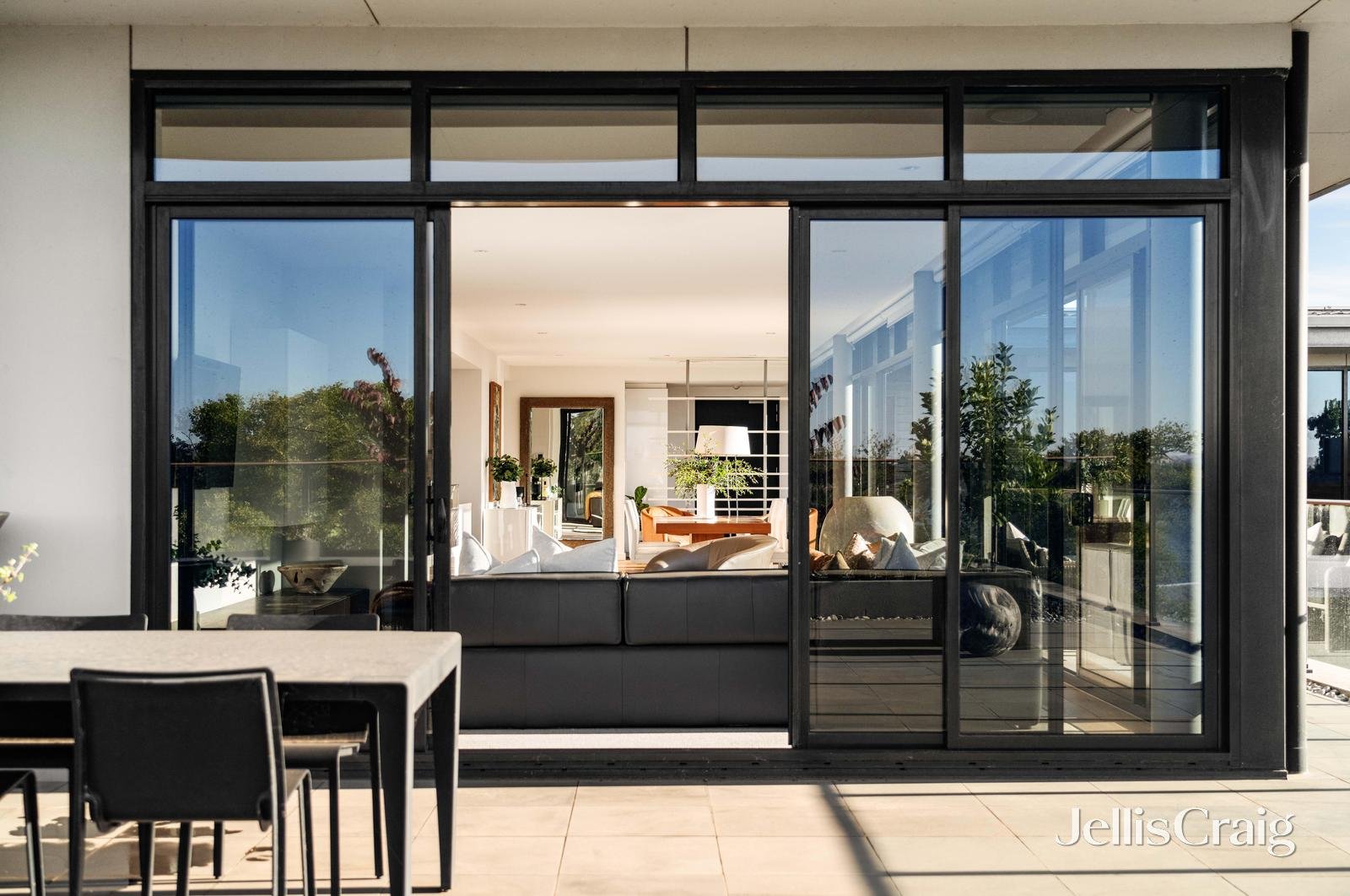 301/18 Wendouree Parade, Lake Wendouree image 28