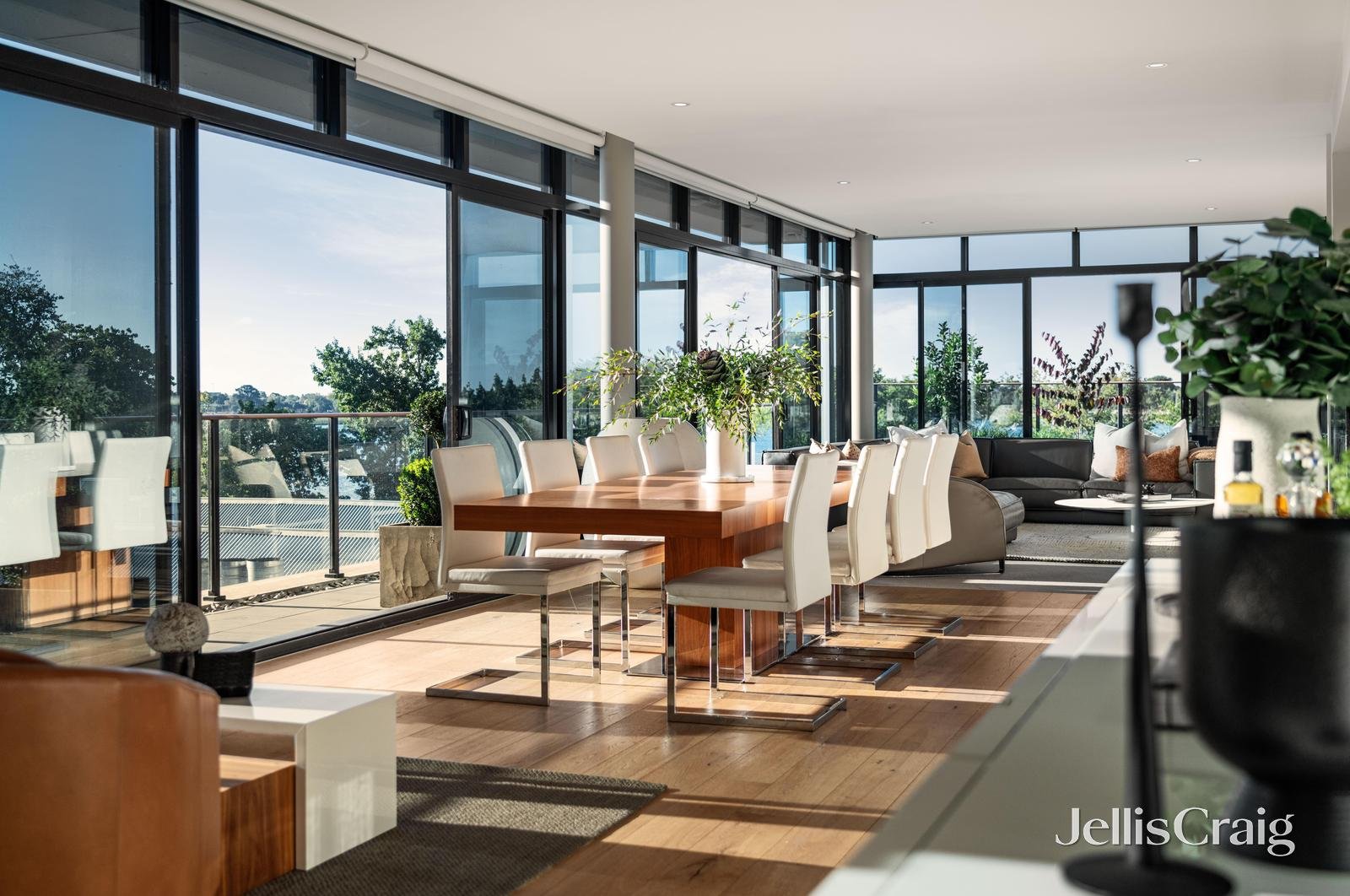 301/18 Wendouree Parade, Lake Wendouree image 3