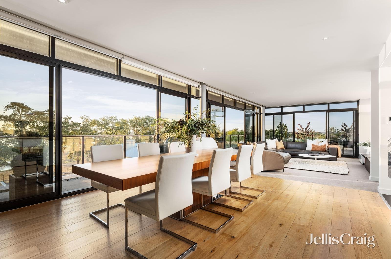 301/18 Wendouree Parade, Lake Wendouree image 27