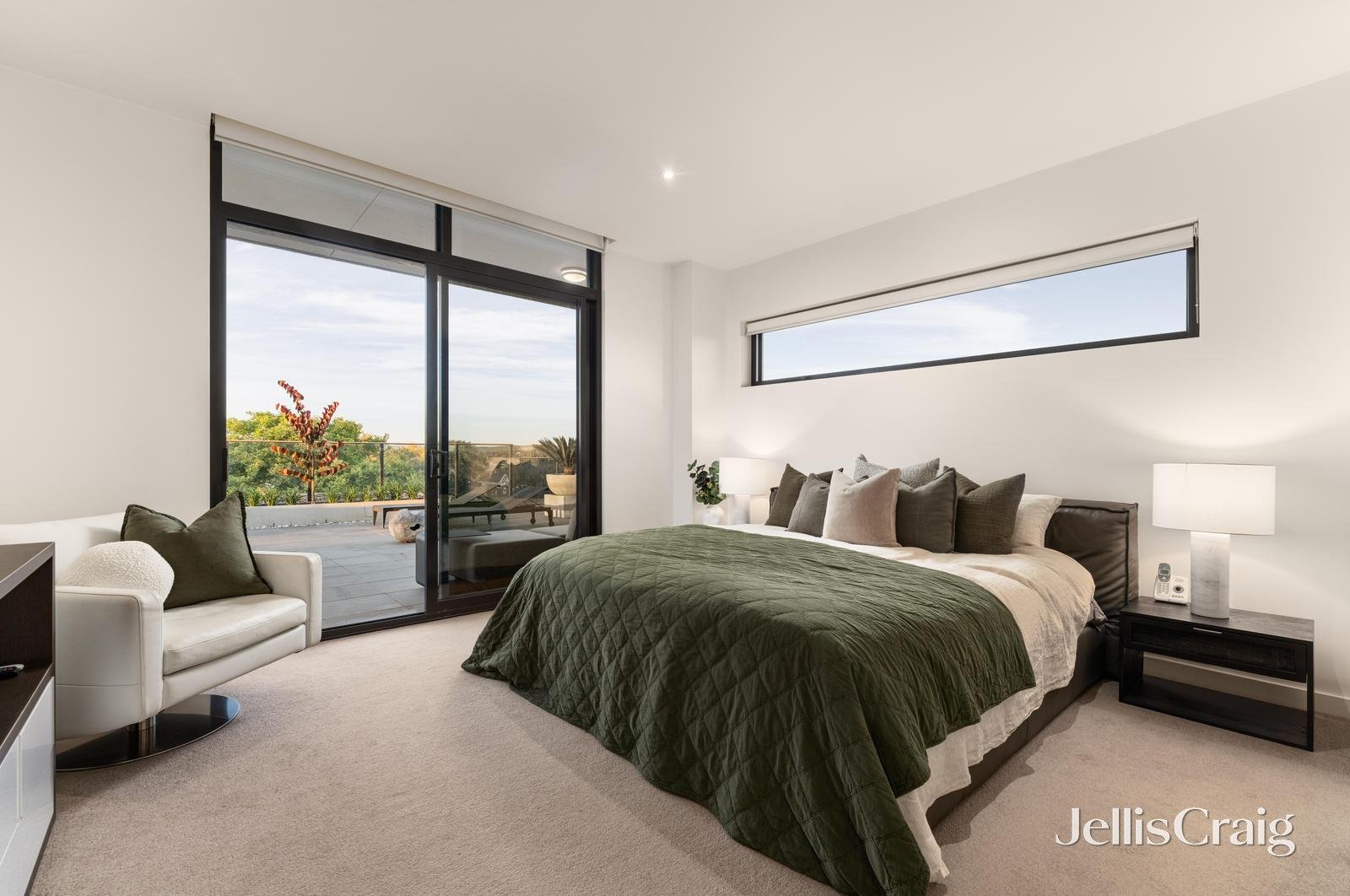 301/18 Wendouree Parade, Lake Wendouree image 16