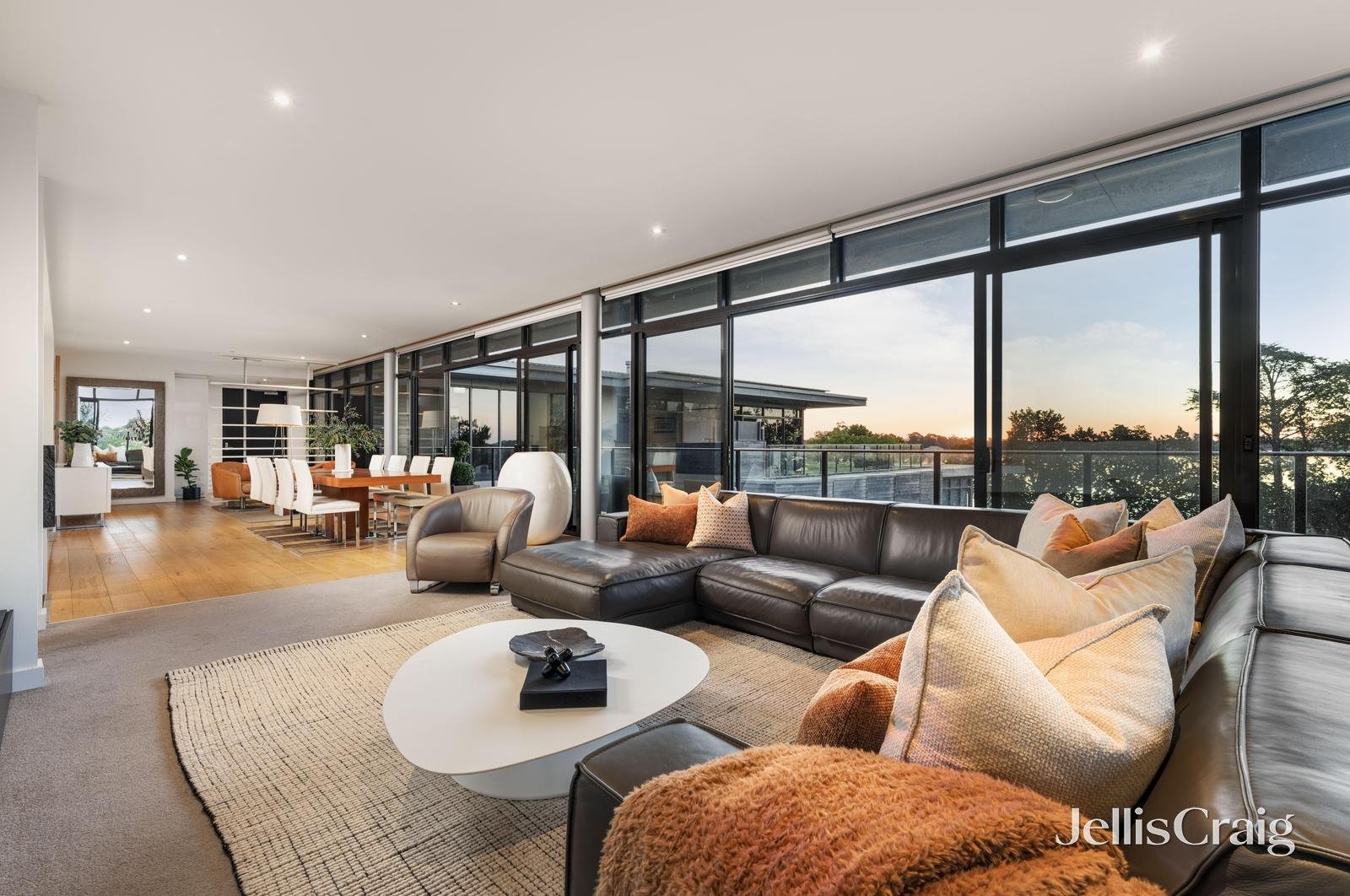 301/18 Wendouree Parade, Lake Wendouree image 8