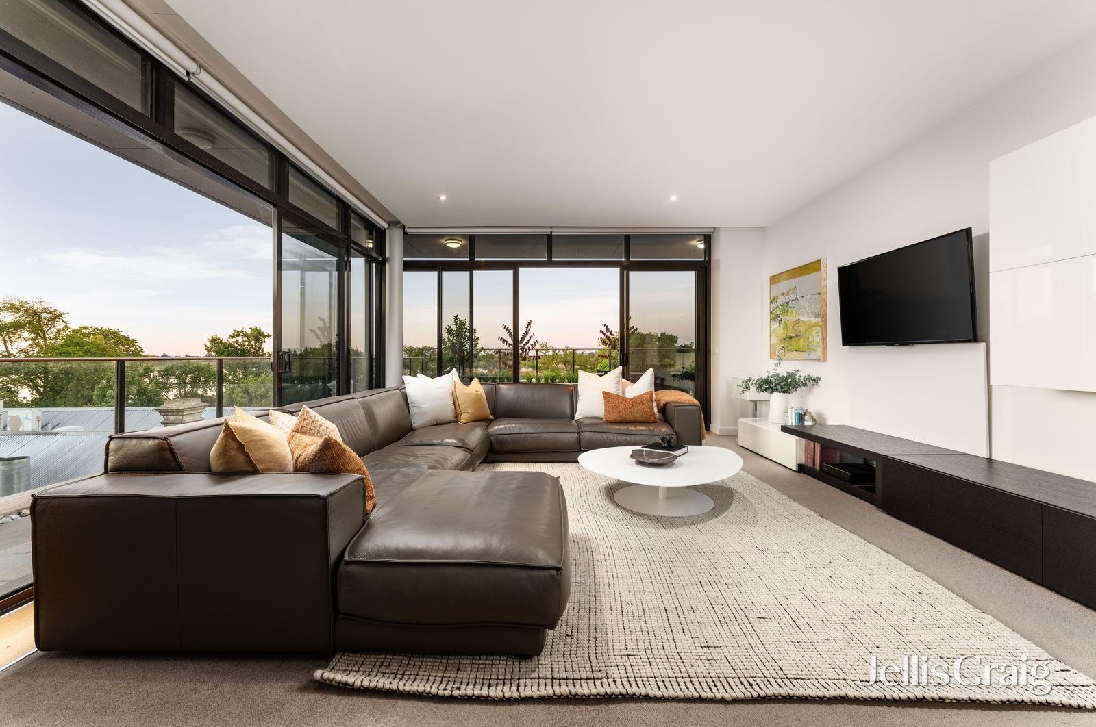 301/18 Wendouree Parade, Lake Wendouree image 5