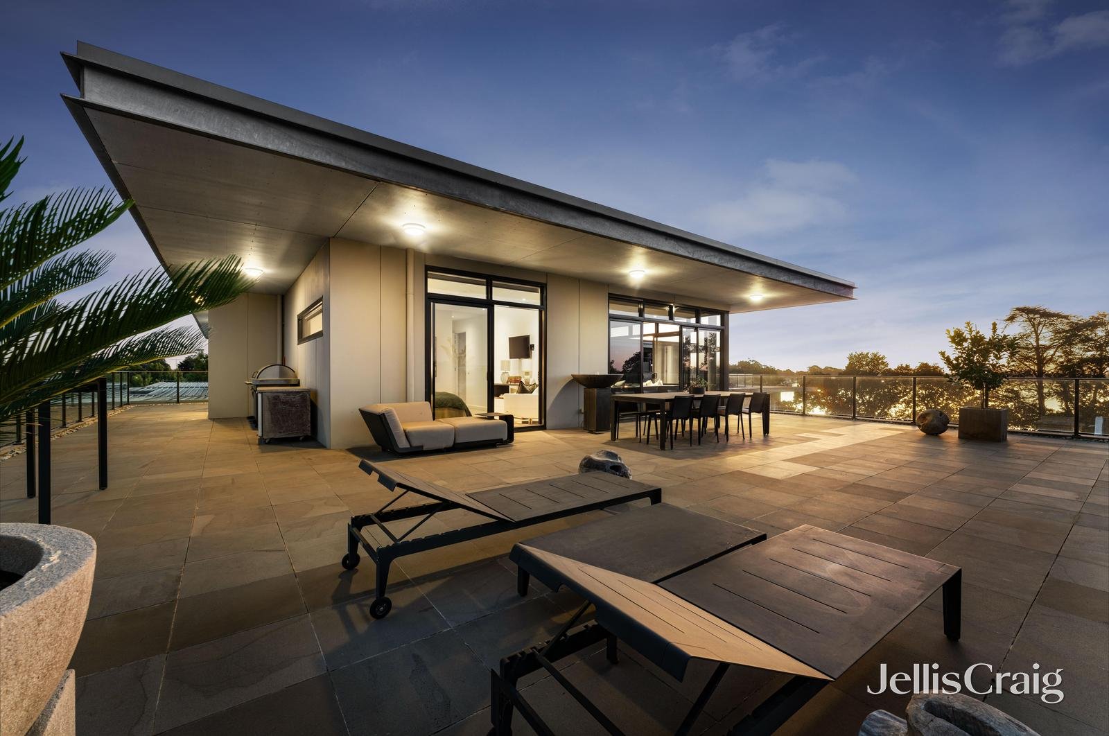 301/18 Wendouree Parade, Lake Wendouree image 14